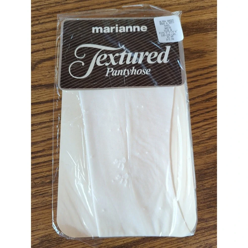 New Vintage Marianne Textured Pantyhose Size B Ultra Sheer‎ Dots & Bows White
